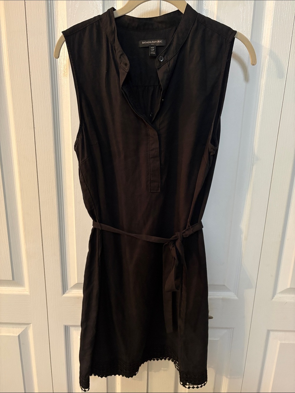 Banana Republic Black Sleeveless Belted Shift Dress